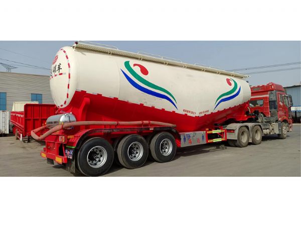 散裝水泥自卸罐車(chē)